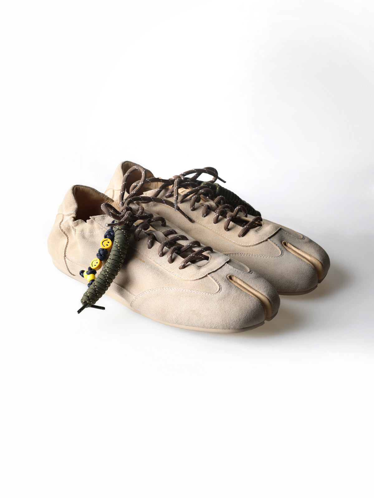 Sneakers Tabi à semelle fine en daim - Beige