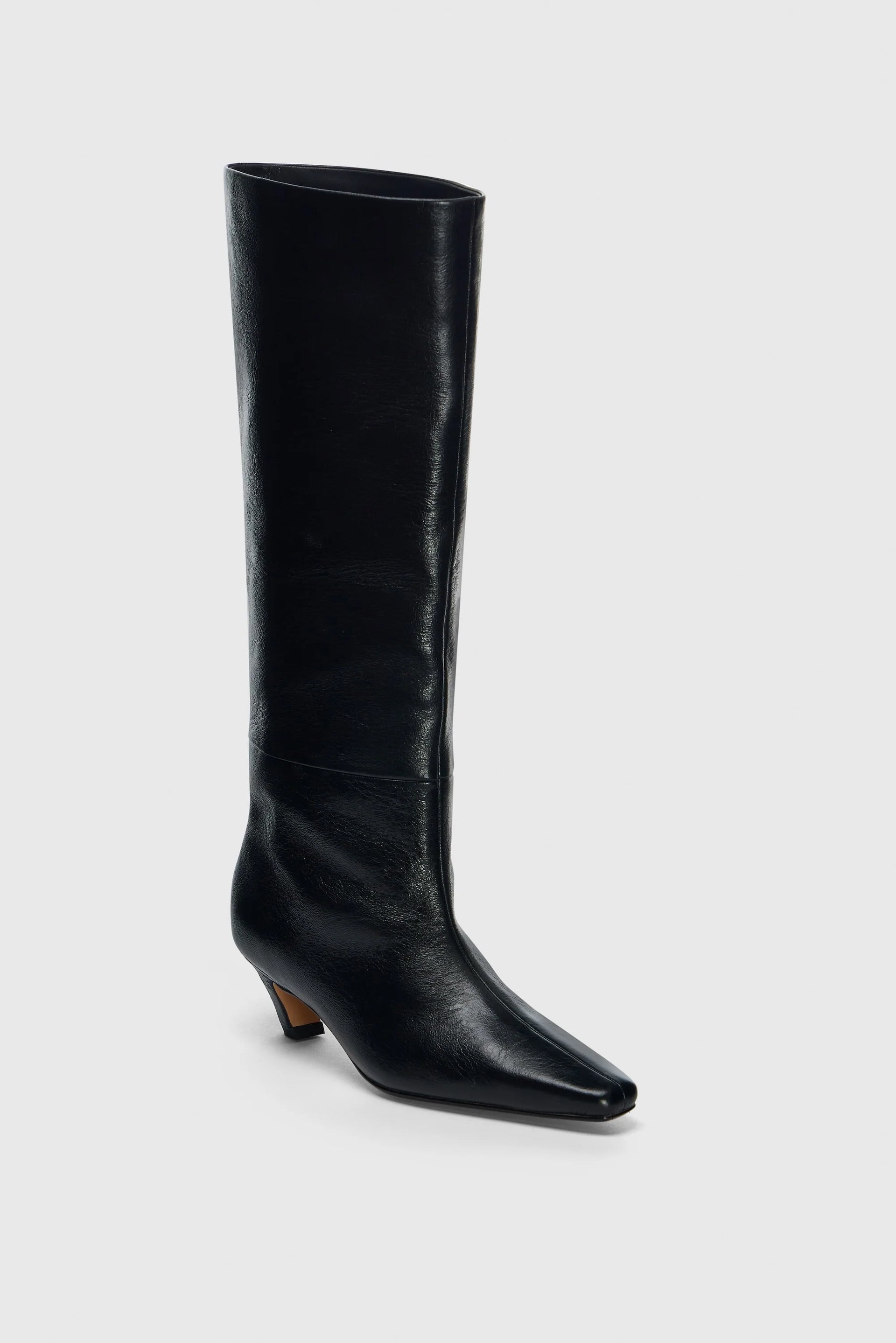 Bottes en cuir noir vernis